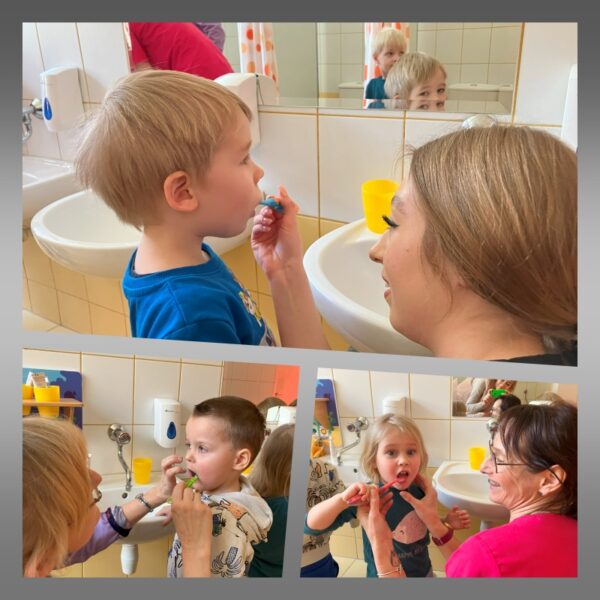 Na zdjęciu dzieci uczą się prawidłowego mycia zębów samodzielnie.